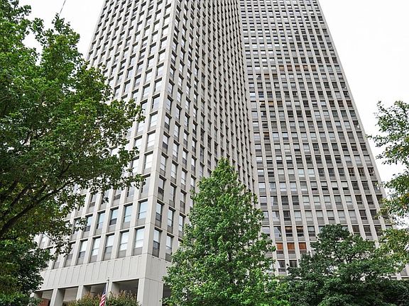2nd image of 2626 N Lakeview Ave APT 301
