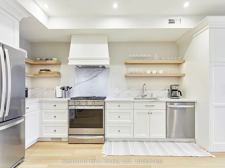 30 Amesbury Dr #2 — Photo 4