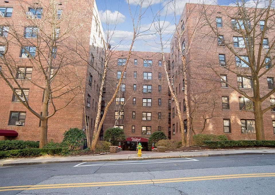 1st image of 10 Franklin Ave APT 4F