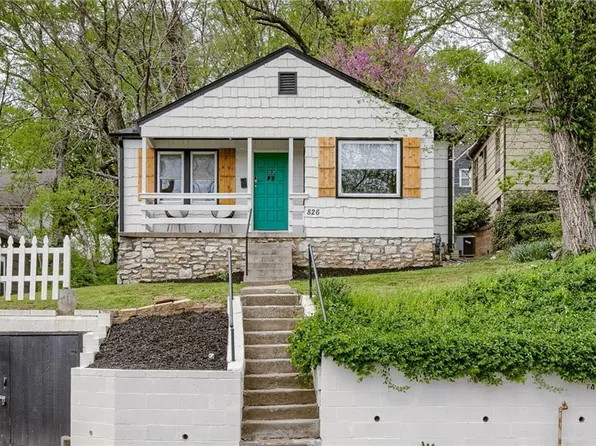826 East St, Parkville, MO 64152