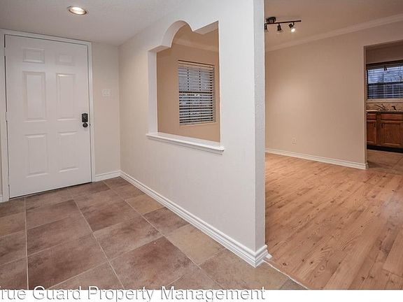 4th image of 941 Middle Cove Dr