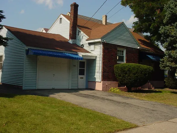 1082 Forest Rd, Schenectady, NY 12303