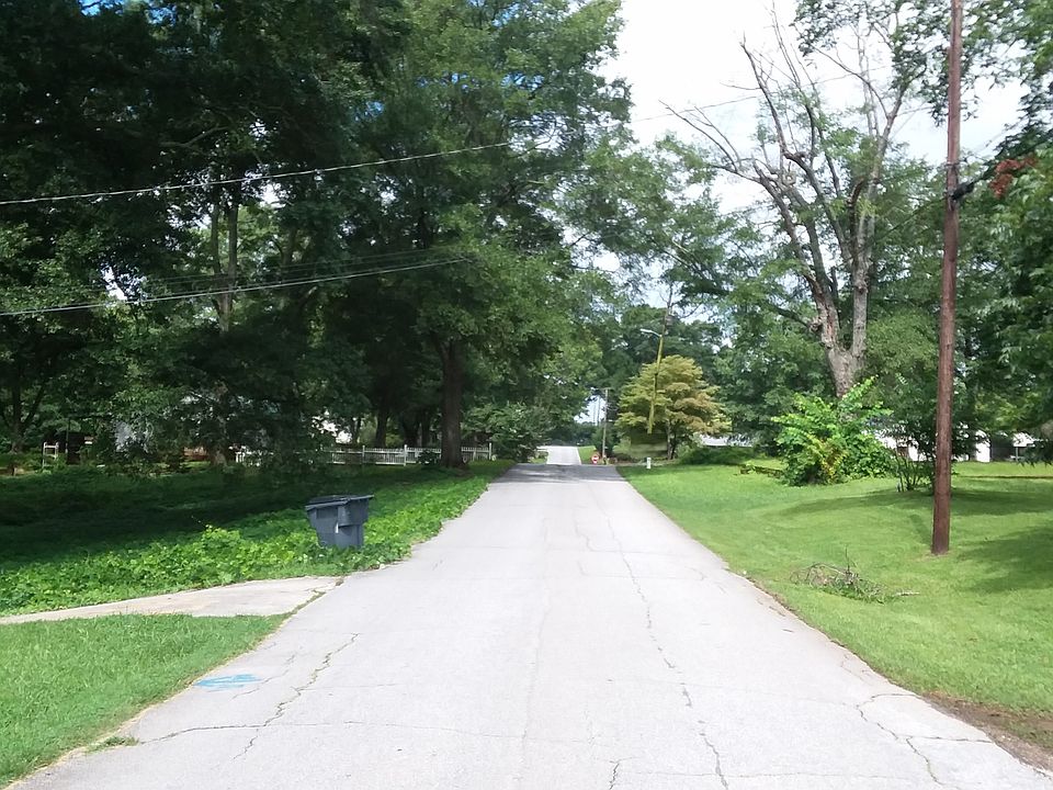 2nd image of 116 Bryan St W #A
