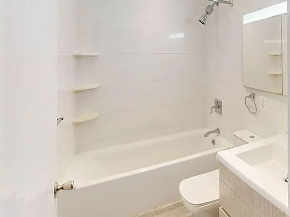4th image of 433 W 43rd St APT 3D