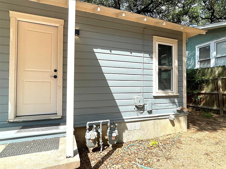 807 E Riverside Dr #B — Photo 24