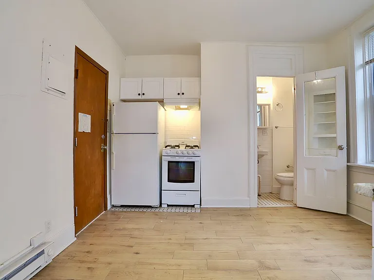 327 Jackson St #18 — Photo 16