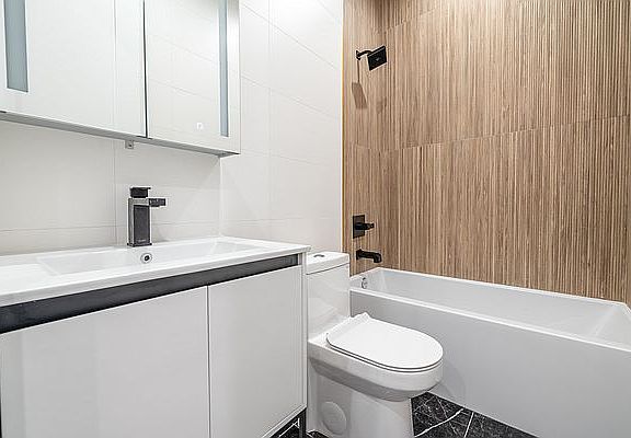 4th image of 702 Evergreen Ave APT 2L