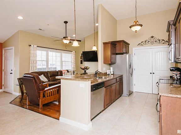 3rd image of 4530 N Thornhill Dr #207D
