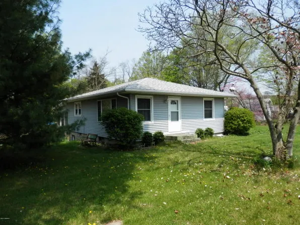 31284 Fawn River Rd, Sturgis, MI 49091