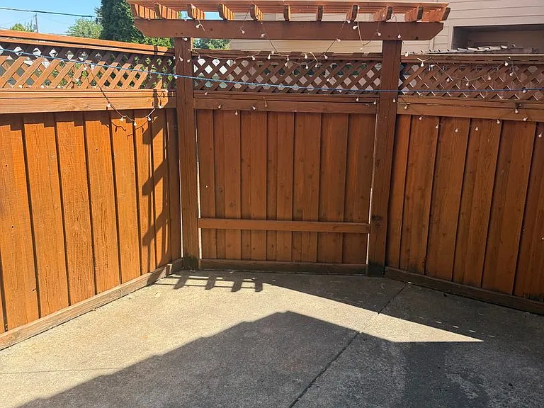 4033 Scottdale St — Photo 16