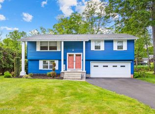 9 Hitchen Post Rd, Mountain Top, PA 18707