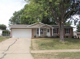 7905 Lila Dr, Hazelwood, MO 63042