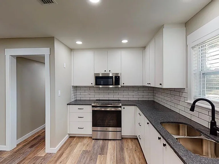 3207 N 6th Ave — Photo 6