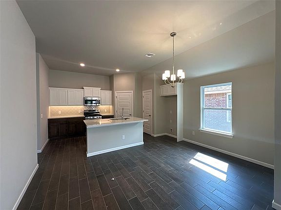 4th image of 1024 SW 139th Ter