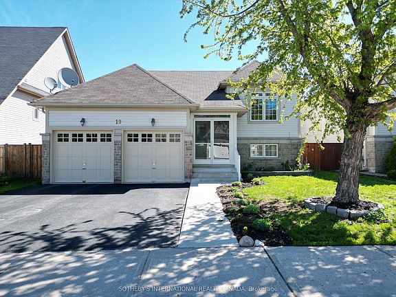 2nd image of 19 Grand Poplar Ln
