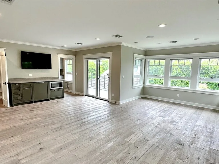 1616 N Ogden Dr — Photo 44