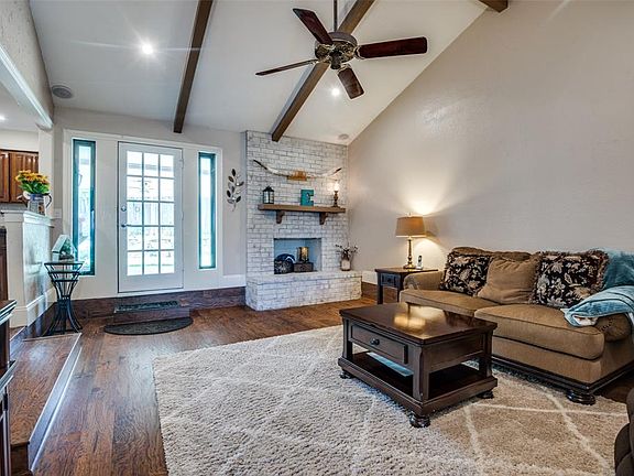 3rd image of 2621 Greenwood Ct