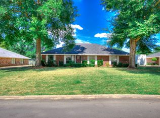 207 Country Club Dr, Benton, LA 71006
