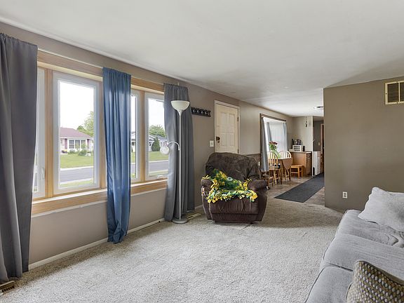 4th image of 135 Pecos Cir
