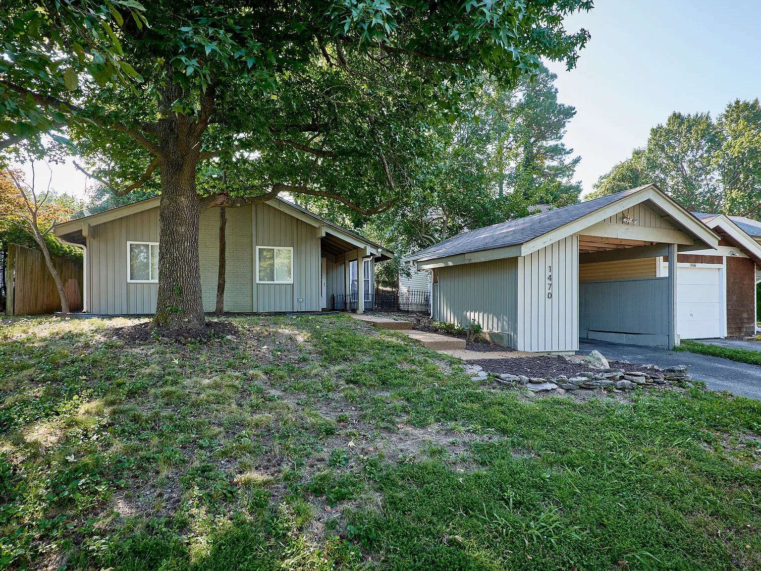 3 bed, 1084 sqft, $1,850 — Photo 2