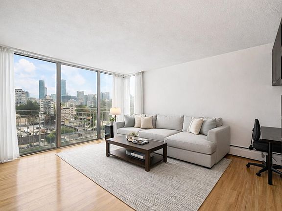3rd image of 1250 Burnaby St #906