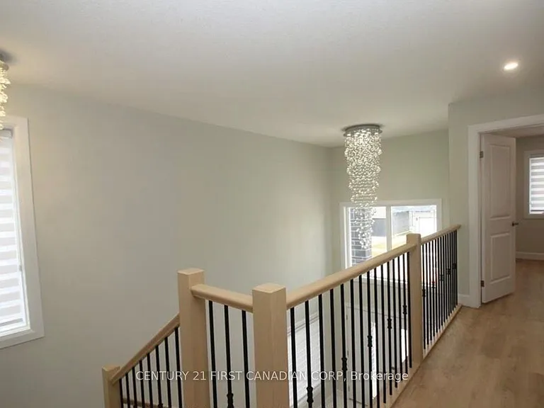 2269 Southport Cres #UPPER — Photo 8
