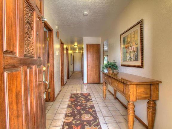 3rd image of 2330 La Vista Ct NW