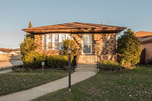 1st image of 371 Saginaw Ave