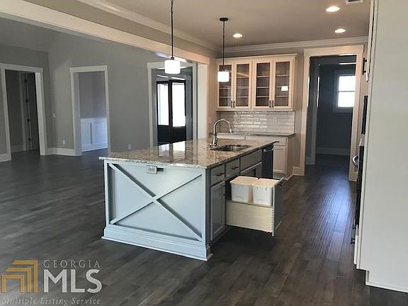 3rd image of 460 Discovery Lake Dr