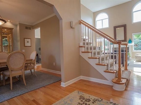 4th image of 9188 Avedon Ln