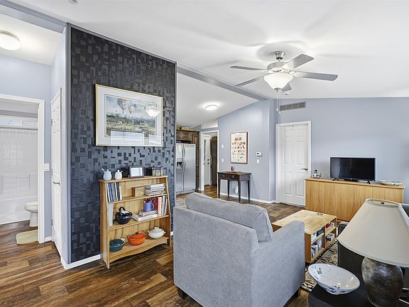 4th image of 712 Shuswap Rd E #9