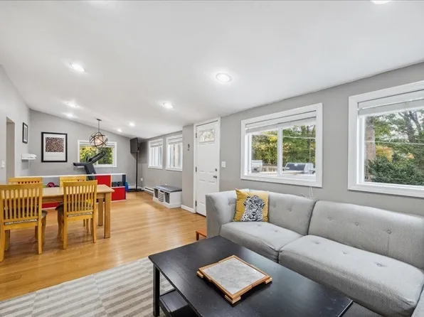 376 School St, Boylston, MA 01505