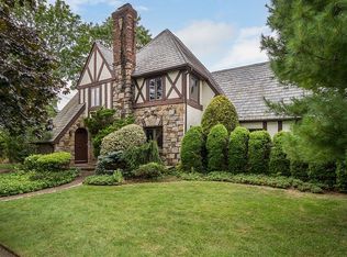 32 Earle Ave, Rockville Centre, NY 11570