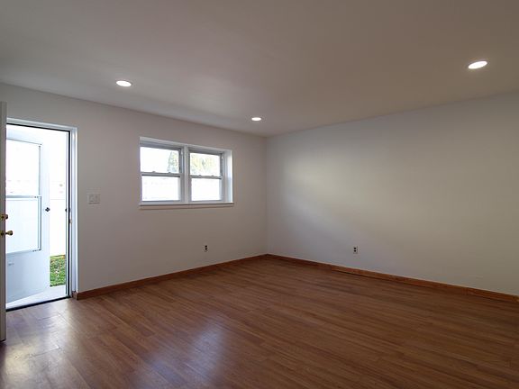 2nd image of 1018 Koelle Blvd Floor 1