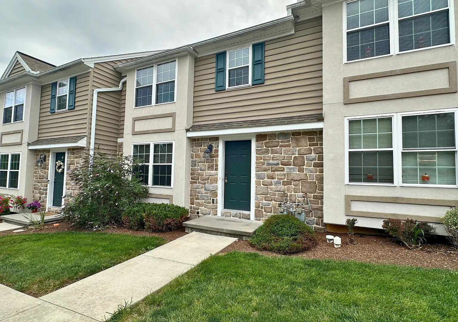 3 bed, 2.5 bath, 1426 sqft, $1,795 — Photo 3