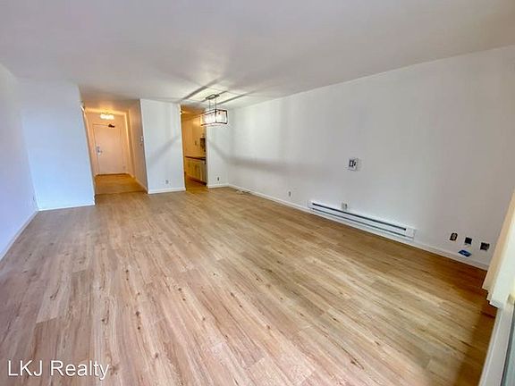 5th image of 430 Burnett Ave #4