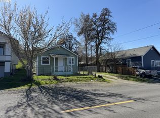 2406 E 10th St, The Dalles, OR