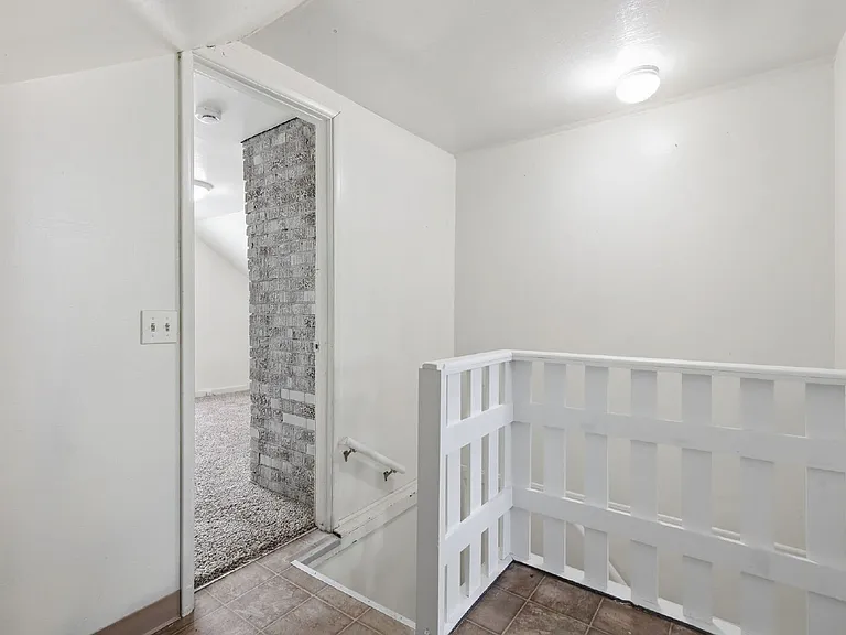 2189 Hilyard St — Photo 14