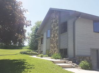 W8127 Grandview Rd, Hortonville, WI 54944