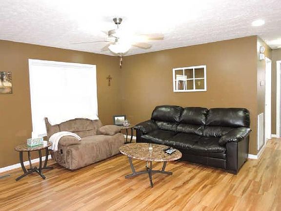 4th image of 174 Brook Hollow Cir