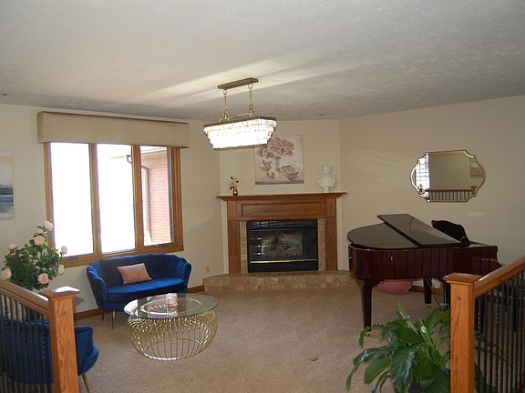 3rd image of 312 Huron Dr