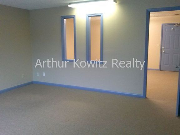3rd image of 1501 Ridgewood Ave Ste 208