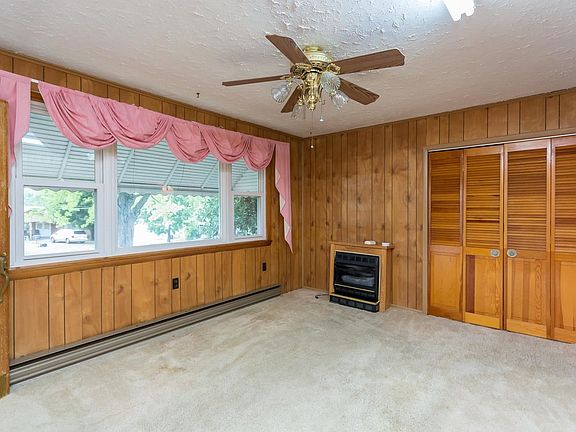4th image of 448 Massanutten Ave