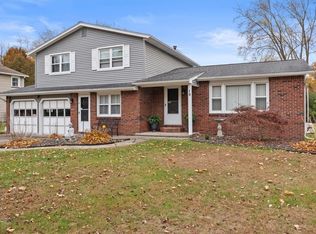 19 Dortmund Cir, Rochester, NY 14624