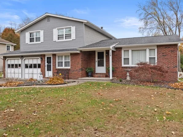 19 Dortmund Cir, Rochester, NY 14624