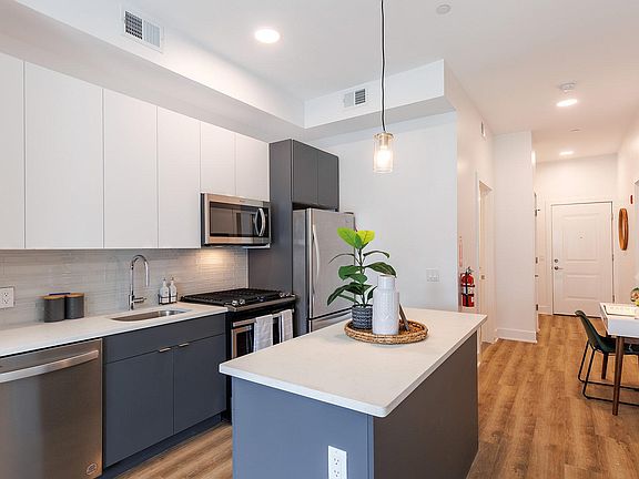 2nd image of 382 Communipaw Ave #404