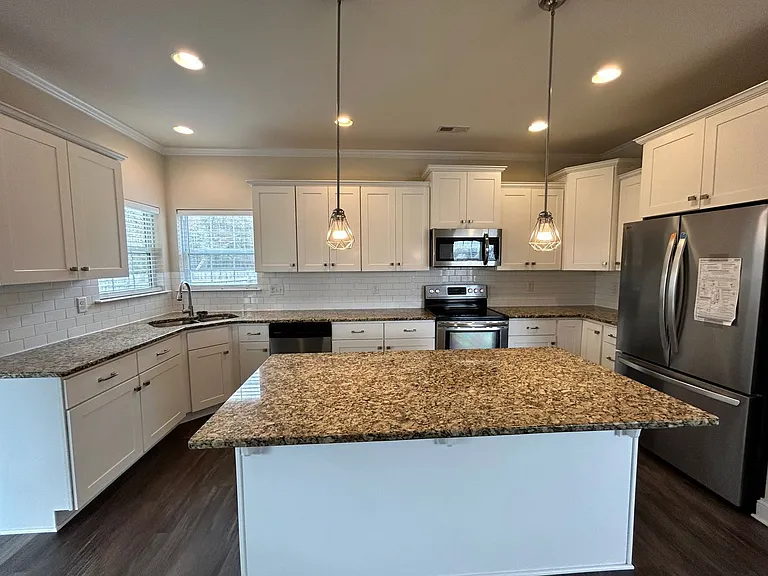 4901 Warwick Rd E — Photo 13