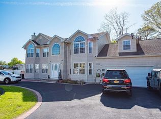 1756 Manatuck Blvd, Bay Shore, NY 11706