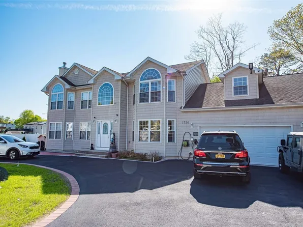 1756 Manatuck Boulevard, Bay Shore, NY 11706