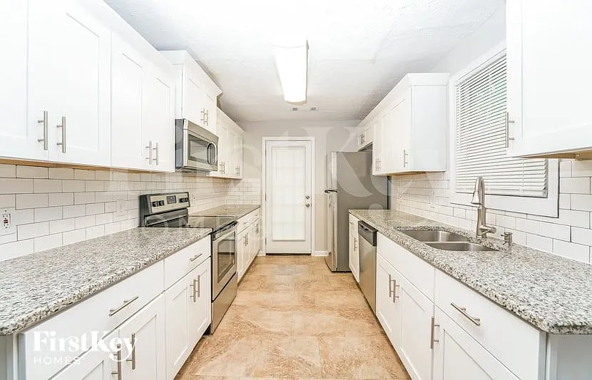 3 bed, 2.0 bath, 1407 sqft, $2,295 — Photo 4